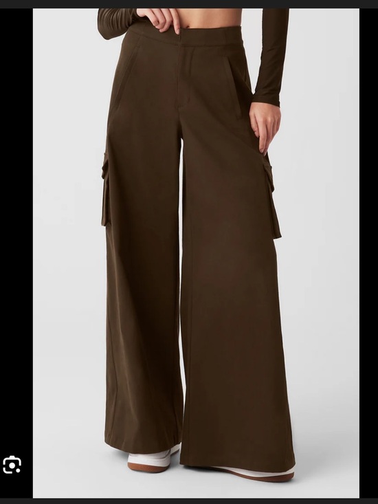 ALO Yoga Pants - ALO Show Off Cargo Wide Leg Trousers